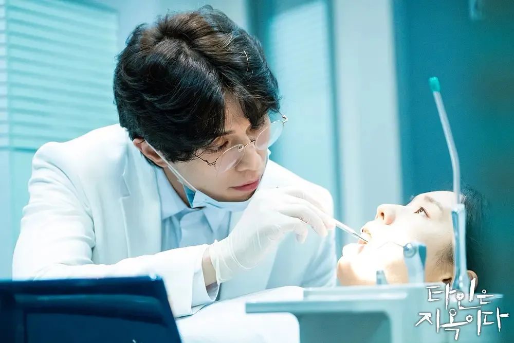 严肃研究：牙医为什么成了女孩们的新幻想对象？