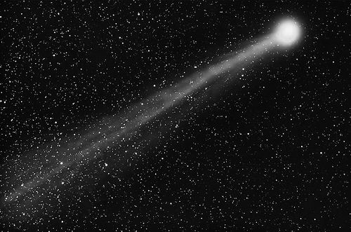 一些彗星为何发绿光？