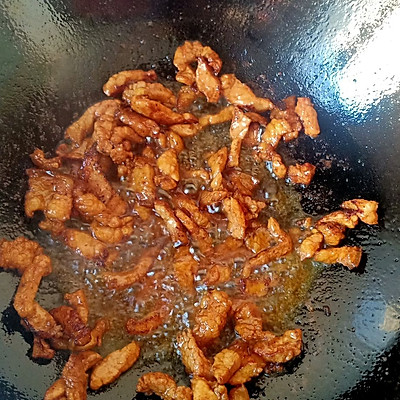蒜苗炒肉的做法家常菜(教你做蒜苗炒肉好吃不腻)