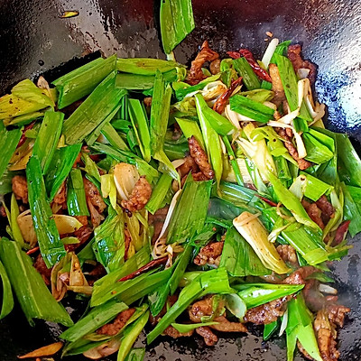 蒜苗炒肉丝（蒜苔炒肉怎么炒）