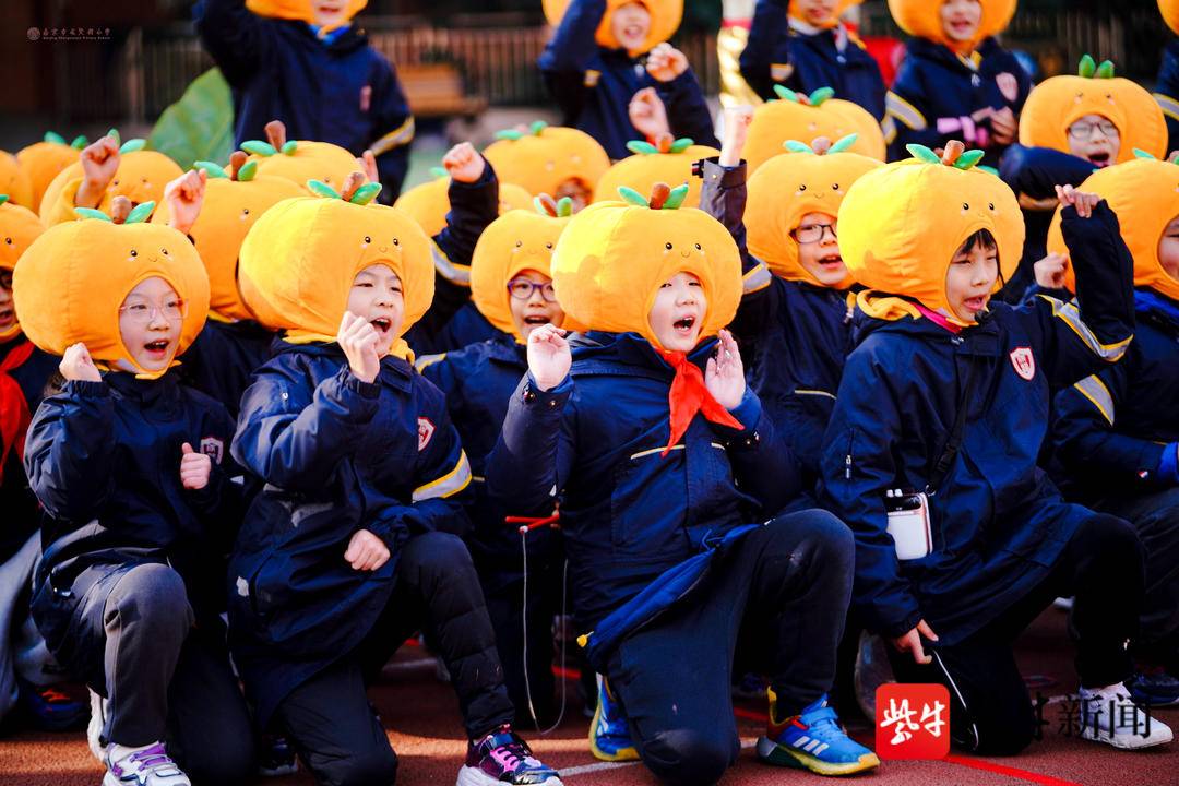 小学生个人花式篮球表演视频(这所小学迎新运动会上演花式篮球秀 还有篮球巨星寄来神秘回信)