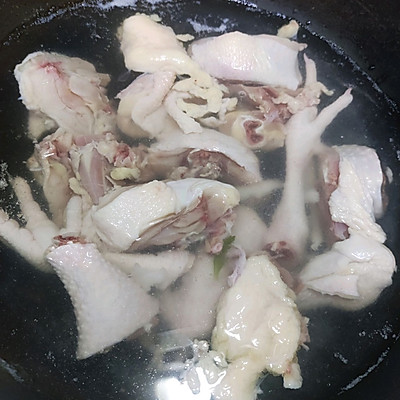 广东椰子煲鸡汤放什么材料（广式椰子炖鸡的秘籍分享）