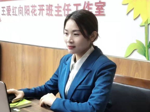 2022年，请在“老师”前加一个形容词