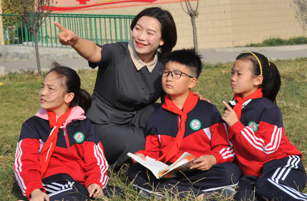 2022年，请在“老师”前加一个形容词