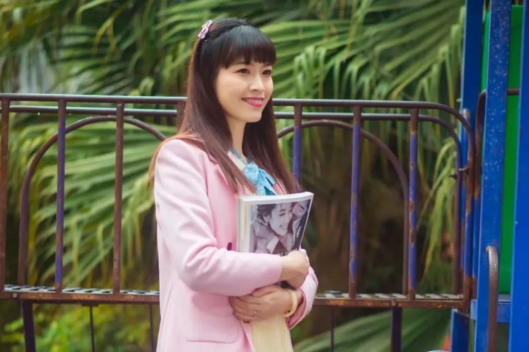 2022年，请在“老师”前加一个形容词