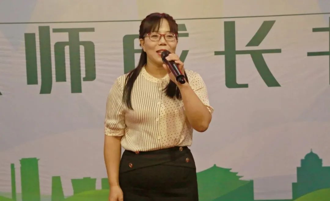 2022年，请在“老师”前加一个形容词