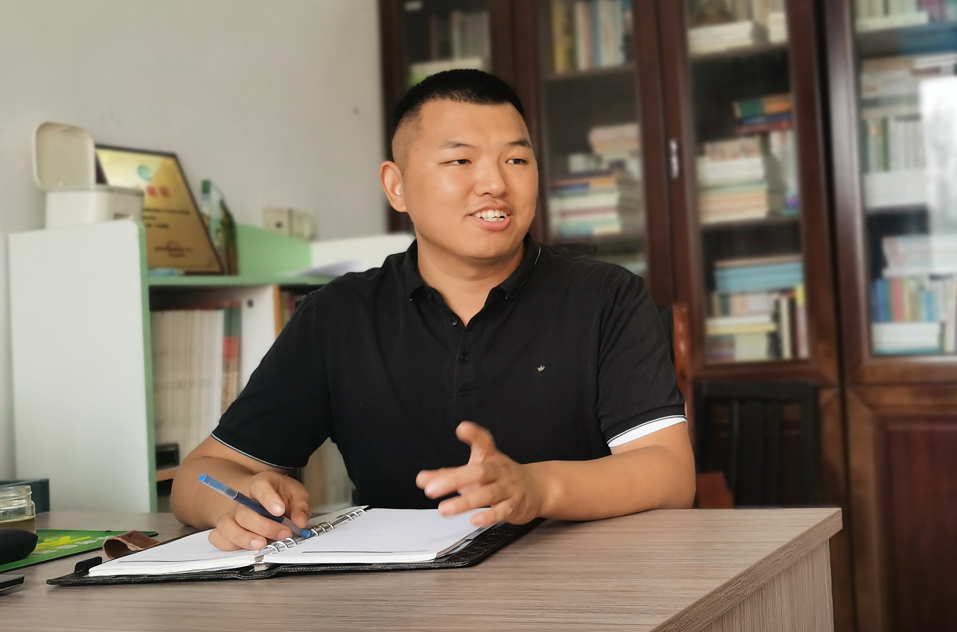 2022年，请在“老师”前加一个形容词