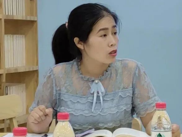 2022年，请在“老师”前加一个形容词