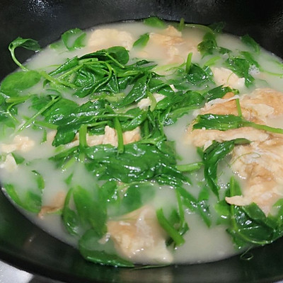 豌豆尖怎么做好吃(超下饭的碗豆尖鸡蛋汤,一学就会)