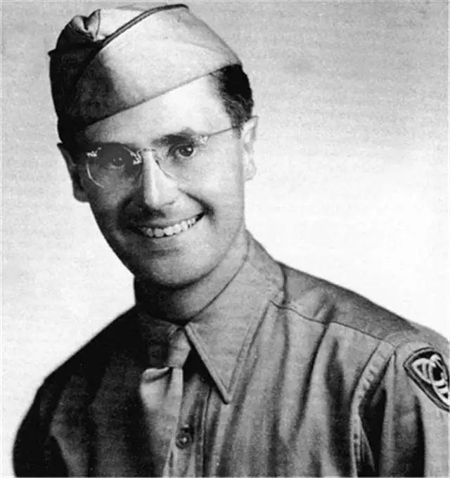 美国大兵娶中国女演员，花16年加入中国籍：做中国人，我很自豪