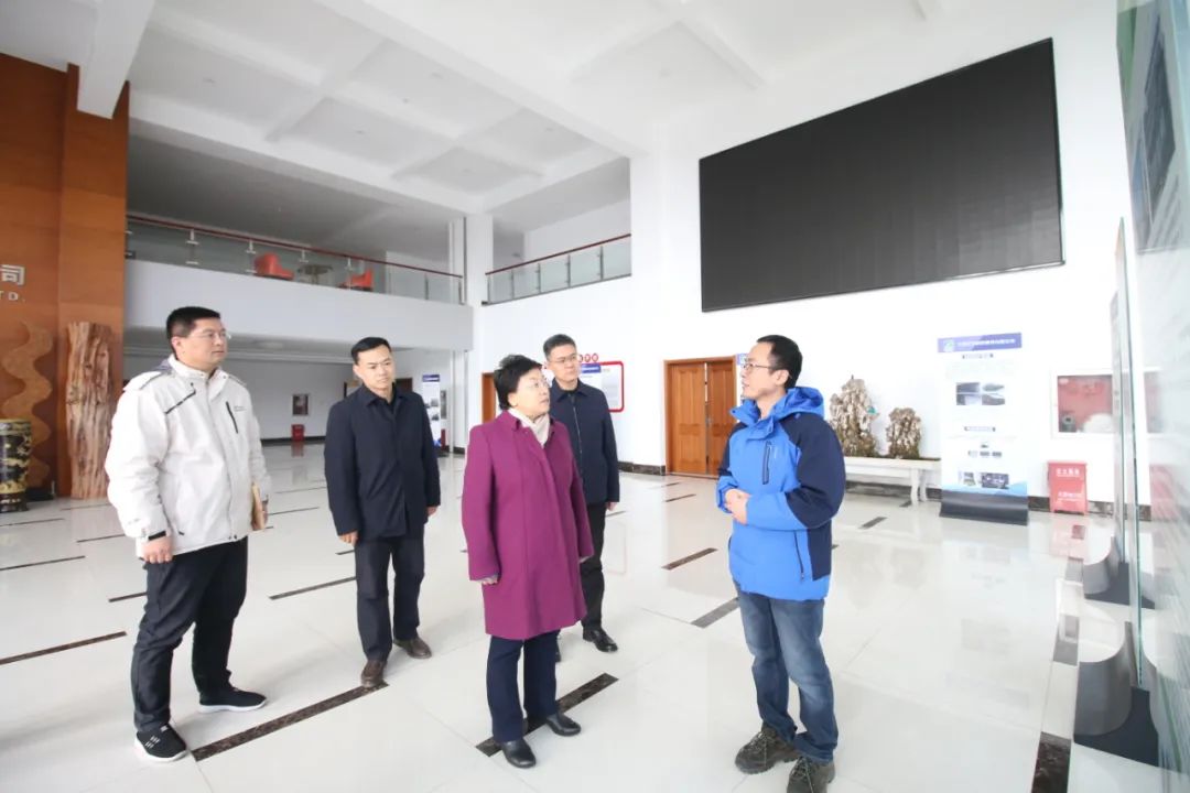 区委常委、组织部部长韩卫英到园区走访慰企业