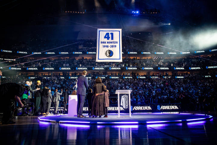 nba球衣退役有哪些人(为独行侠效力21年，开创NBA国际球员新格局，诺维茨基41号球衣退役)