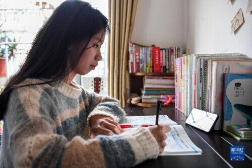 边城东兴疫情下 我们一起拼搏高考