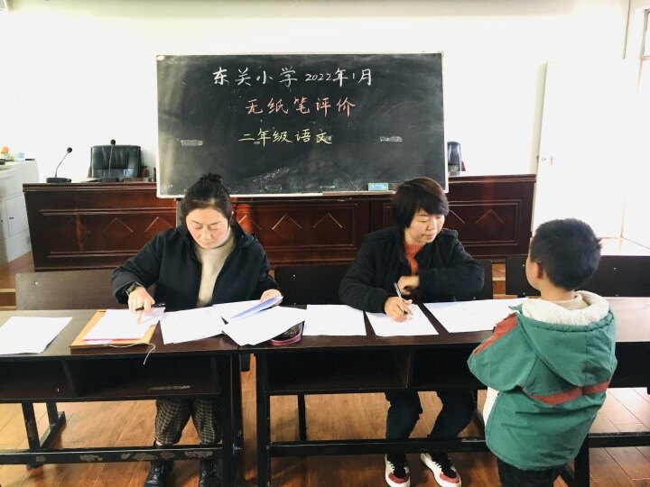 麒麟区东关小学进行低年级无纸笔测试(图1)