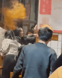 滚烫火锅油汤锅底泼向对方!成都警方通报