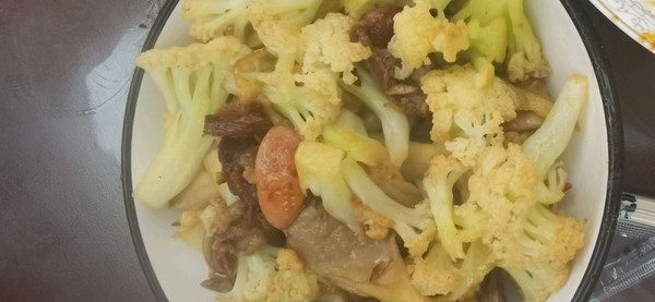 素炒花菜的家常做法简单(教你做简单又下饭的清炒菜花)