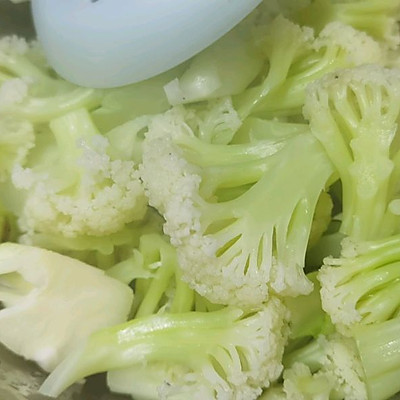 素炒花菜的家常做法简单(教你做简单又下饭的清炒菜花)