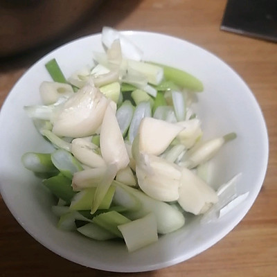 白菜炒馒头的做法（暖身又暖胃的白菜馒头做法）