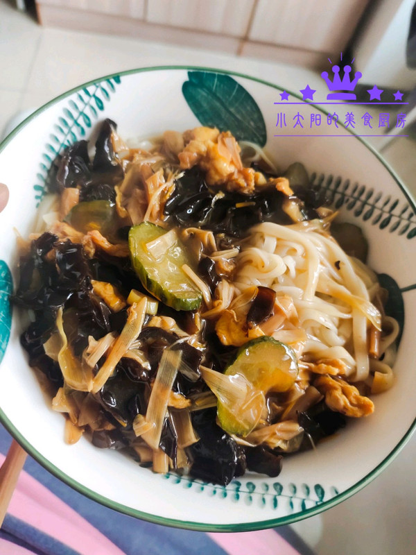 面条卤子做法大全集(打卤面灵魂之黄花菜木耳鸡蛋黄瓜卤)