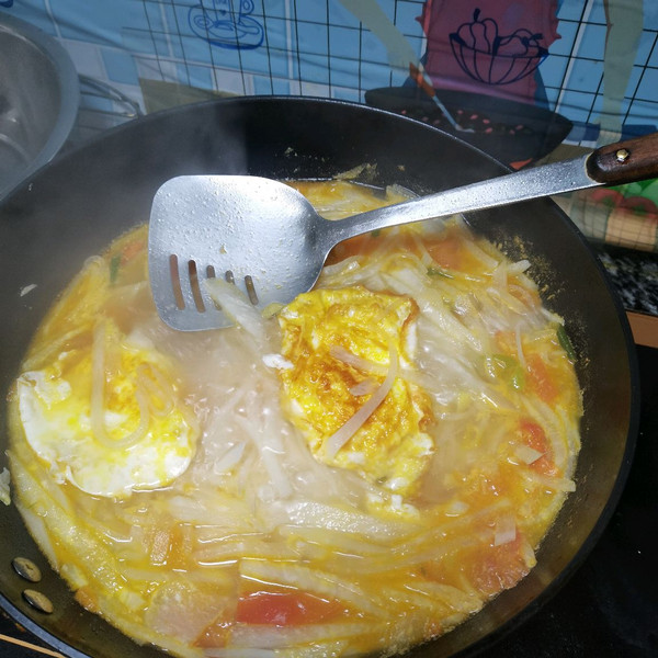 家常萝卜丝汤的做法（新手增强自信心的白萝卜丝汤）