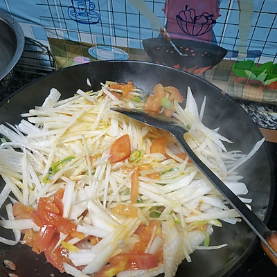 家常萝卜丝汤的做法（新手增强自信心的白萝卜丝汤）