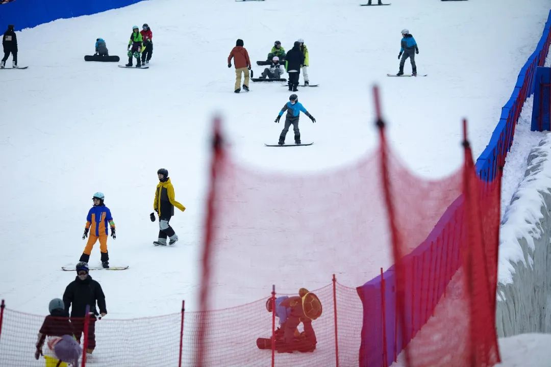 国内哪里考滑雪教练证(今冬滑雪有多热？南方人说了一句实话)