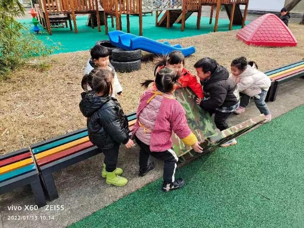 巍山中心幼儿园白坦园区：别样滑梯