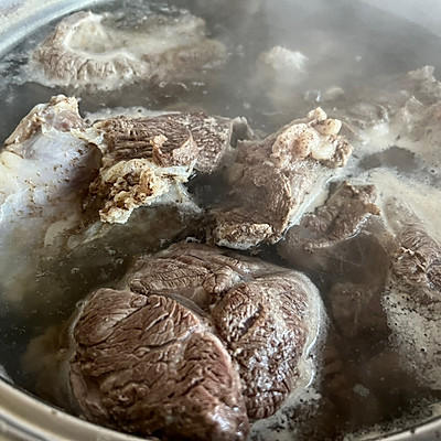 卤牛肉的做法(卤牛肉的做法和步骤视频教程)