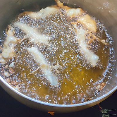 椒鹽蘑菇的做法,椒鹽蘑菇的做法視頻教程