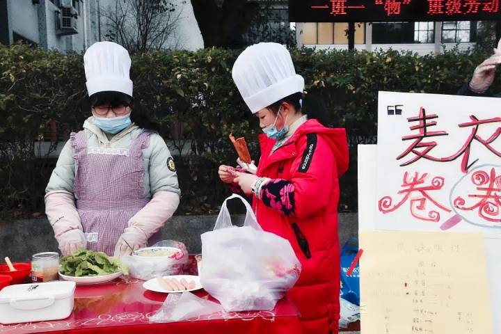 生活处处有惊喜，只要你有一双巧手，这所小学在期末搞了场劳动成果发布会