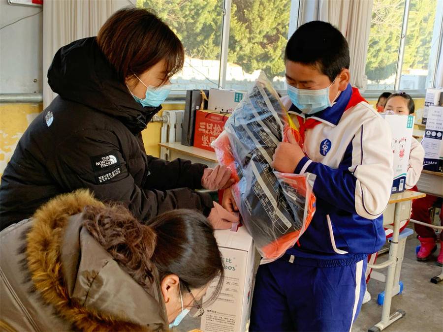 牟平35个礼物已送到，"新年心愿"公益活动近半数孩子已圆梦
