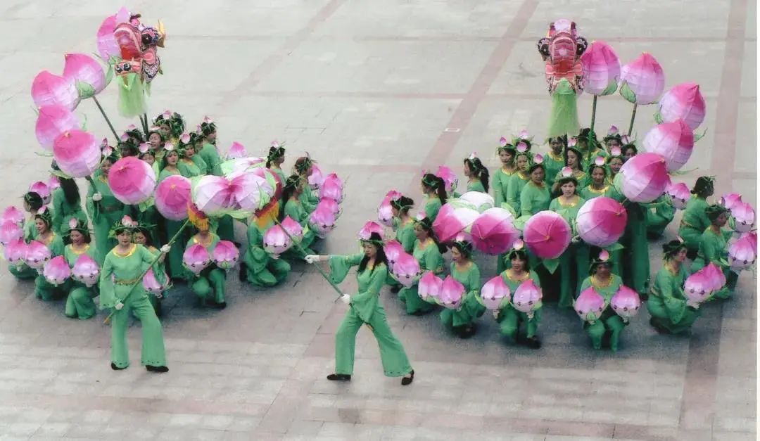 水龍板凳龍,鐵水火花龍……四川各地制龍技藝層出不窮舞龍方式花樣百