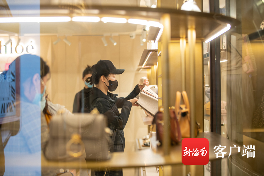 椰视频 | cdf海口日月广场免税店三周年店庆 推出系列优惠活动