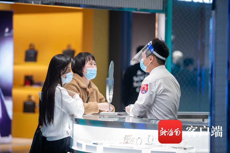 椰视频 | cdf海口日月广场免税店三周年店庆 推出系列优惠活动