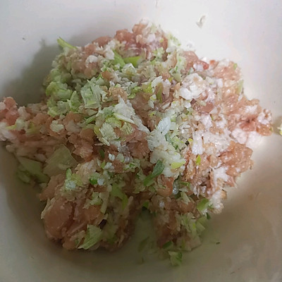 香肠的做法家常做法（从早到晚都想着的纯肉香肠做法）
