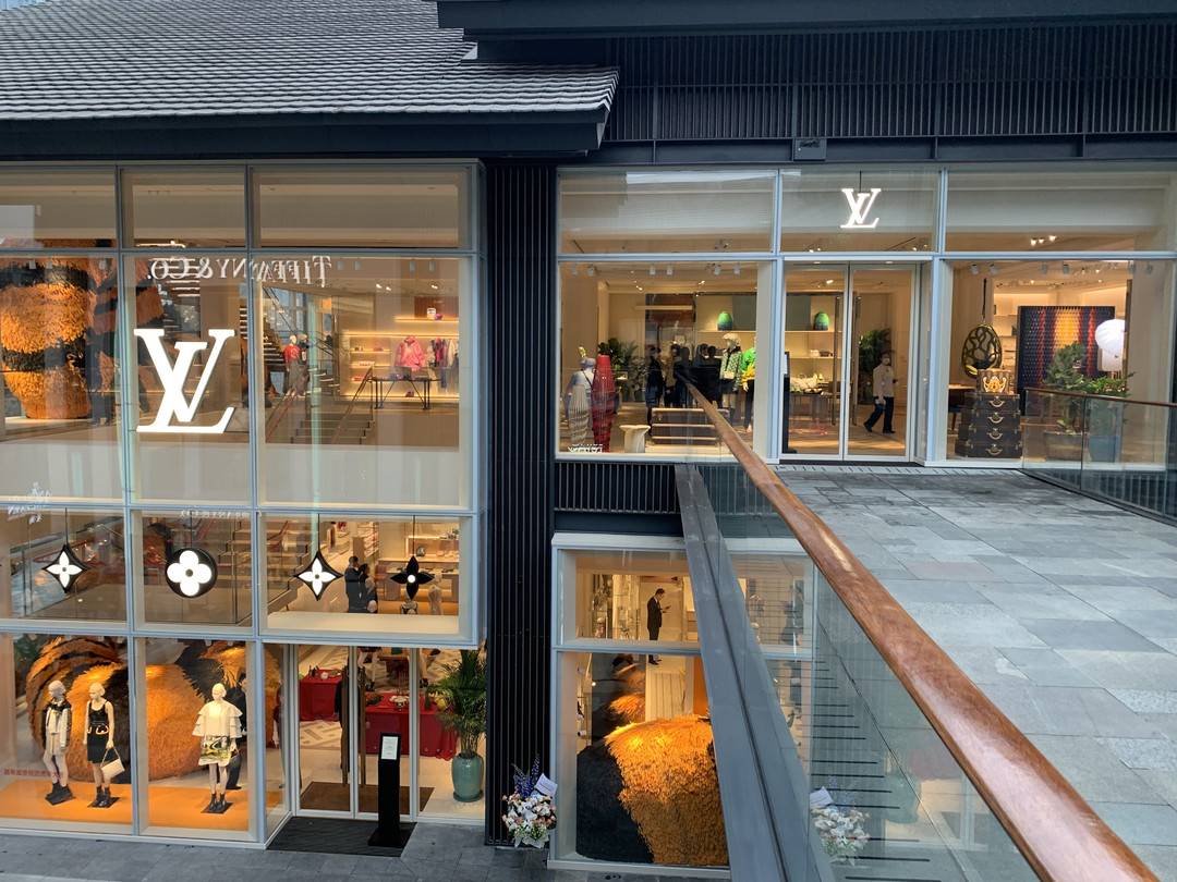 Louis Vuitton on X: Now open in Chengdu. The newly opened flagship store  highlights the local culture of the region. Housed in a landmark building  close by, The Hall Restaurant by #LouisVuitton