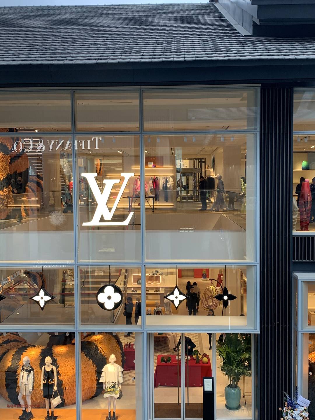 Louis Vuitton on X: Vibrant traditions. Situated in the heart of the city  center at Sino-Ocean Taikoo Li, the newly opened Chengdu flagship store  embodies #LouisVuitton's Art de Vivre and heritage, while