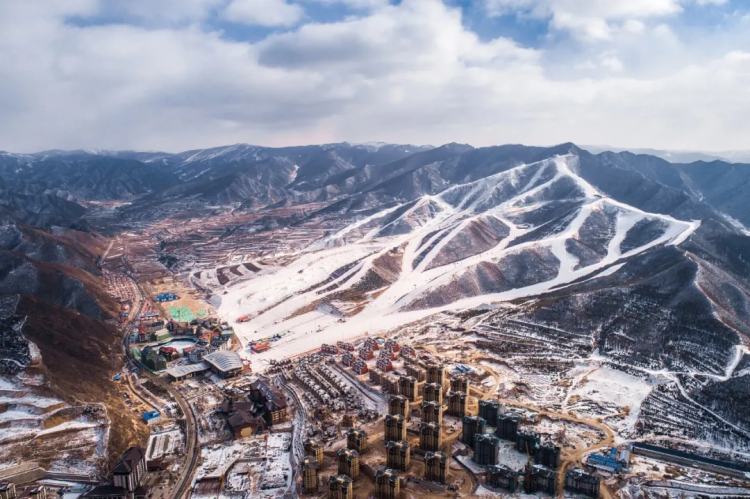 中国滑雪性价比最高的小城，今年爆了