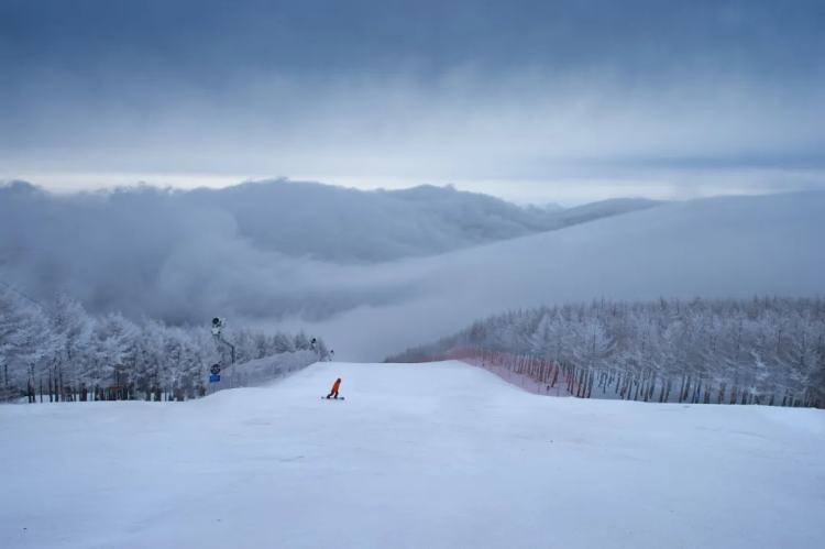 中国滑雪性价比最高的小城，今年爆了