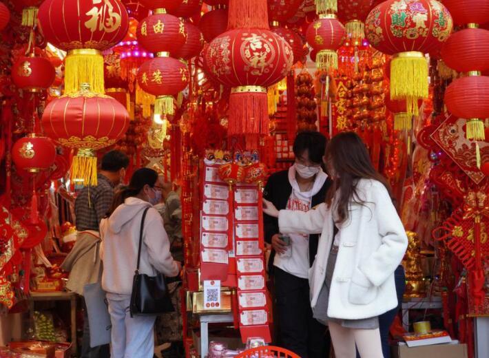 「老广贺春」广州这条街年味氛围感拉满！迎春饰品在“冲刺”