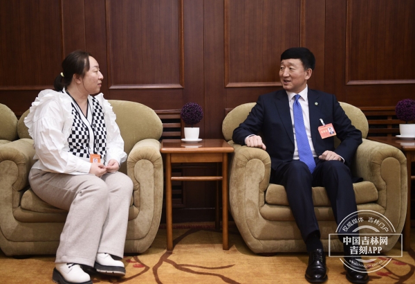 2022全省两会5G夜LIVE丨与吉林省人大代表、延边大学校长金雄夜聊两会