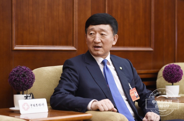 2022全省两会5G夜LIVE丨与吉林省人大代表、延边大学校长金雄夜聊两会