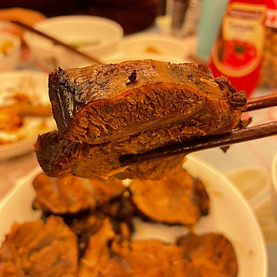 卤牛腱子肉的做法（简单又好吃的卤牛腱子做法）