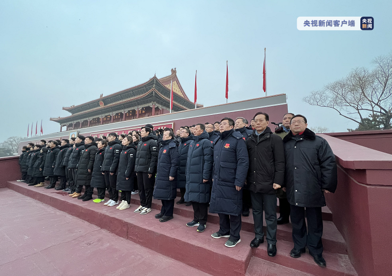 北京冬季奥运会的中国体育代表团代表在天安门广场宣誓出征