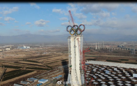 奥运会建筑物有哪些(北京冬奥会丨巨型奥运五环景观塔在延庆竣工亮相)