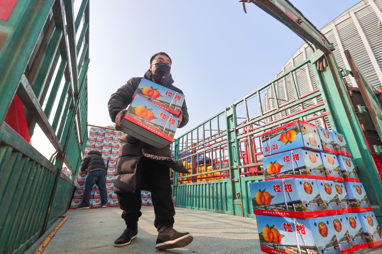 甘肃送“苹安”恩施送“蜜佑”这些礼物太暖了
