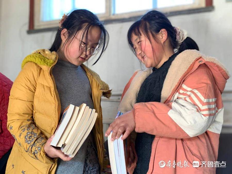 收到“加单”的新年心愿礼物，爱阅读的小姐妹俩眼睛都亮了
