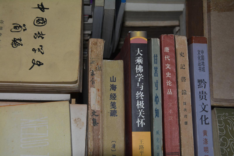 上千册！巴蜀书社原社长向内江市图书馆捐赠珍贵藏书