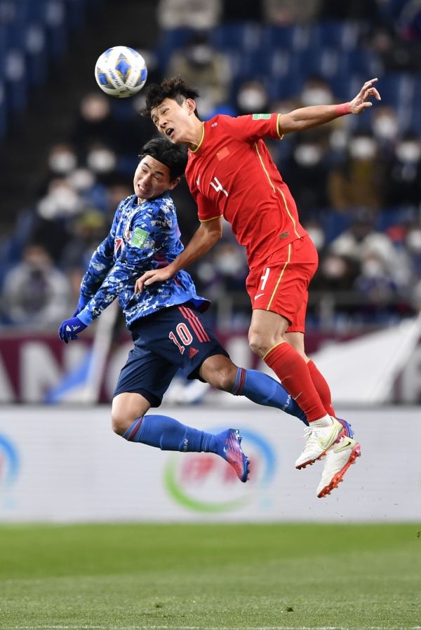 世界杯预选赛中国队输给谁了(0:2不敌日本队，国足世预赛近乎“出局”)