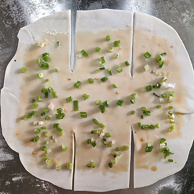 葱油饼怎么做（这样做葱油饼三分钟就做好）
